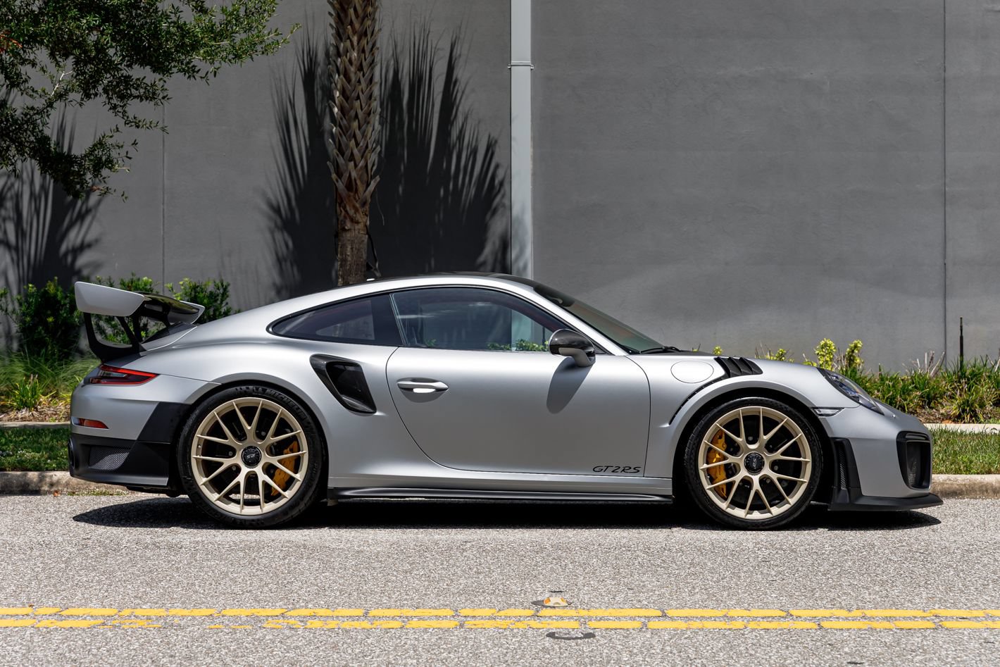 Used 2018 Porsche 911 GT2 RS w/ Weissach Package RWD image 7