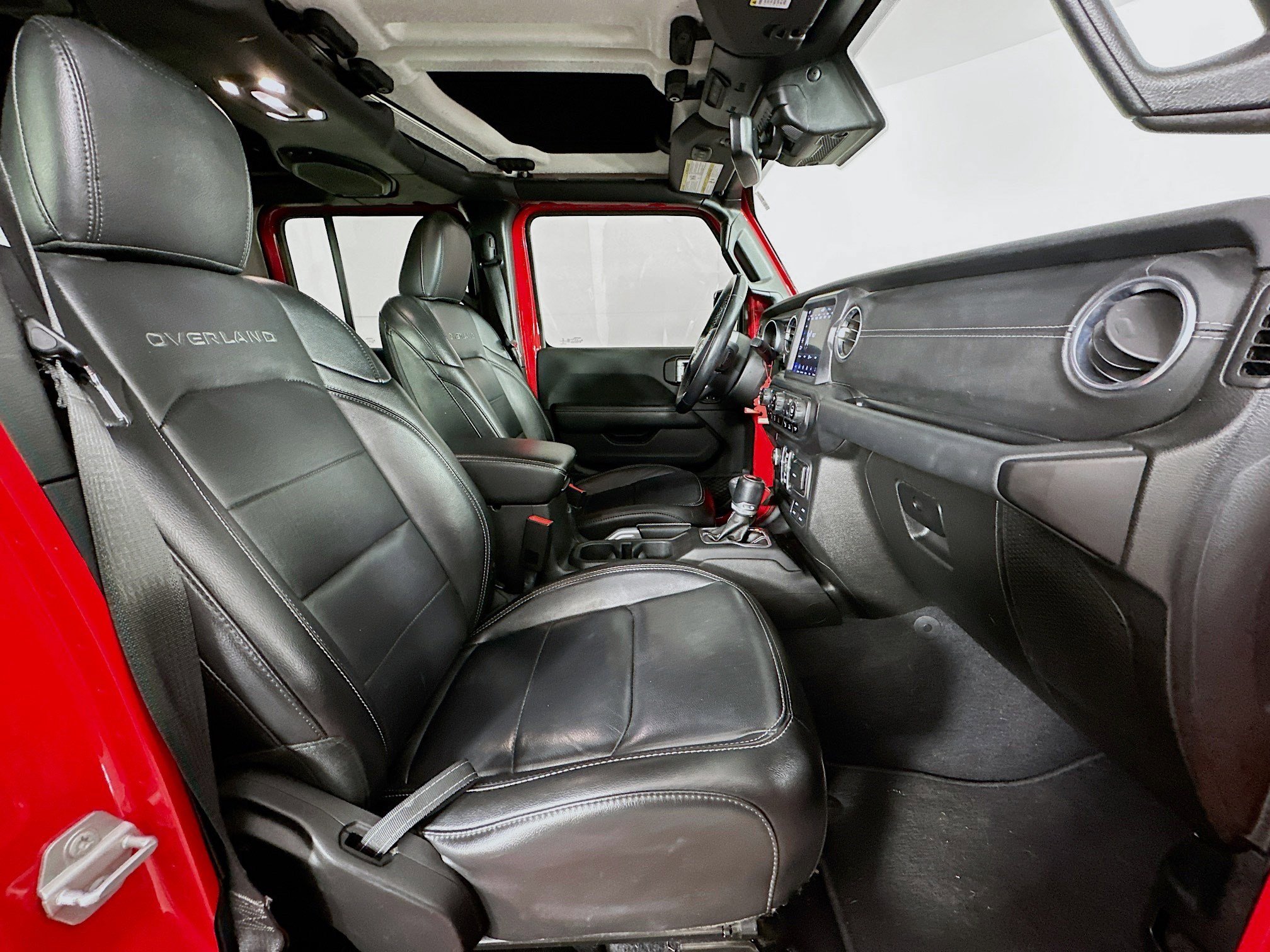 Used 2020 Jeep Gladiator Overland image 32