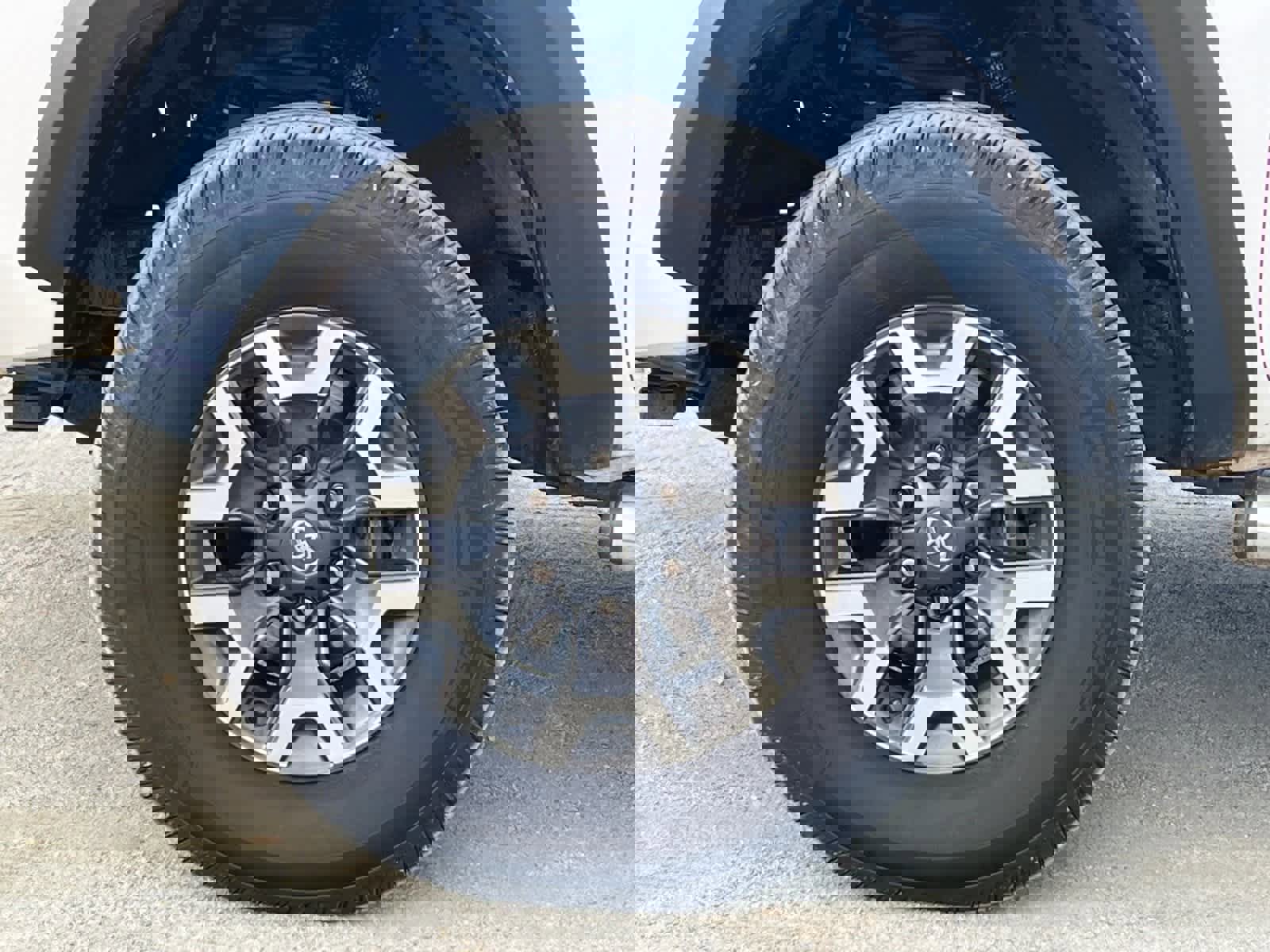 Used 2022 Toyota Tacoma TRD Off-Road image 25