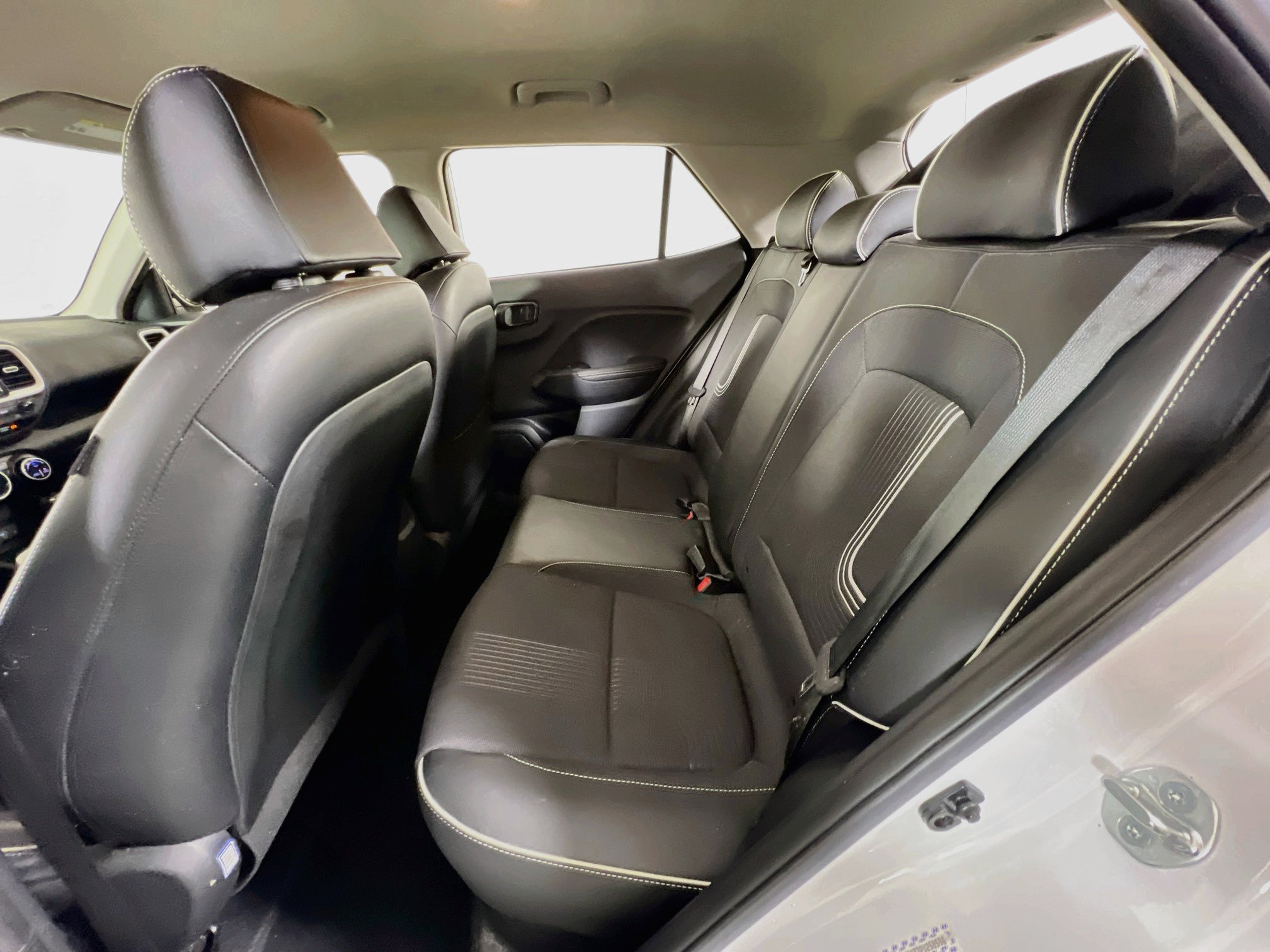 Used 2023 Hyundai Venue Limited FWD image 24