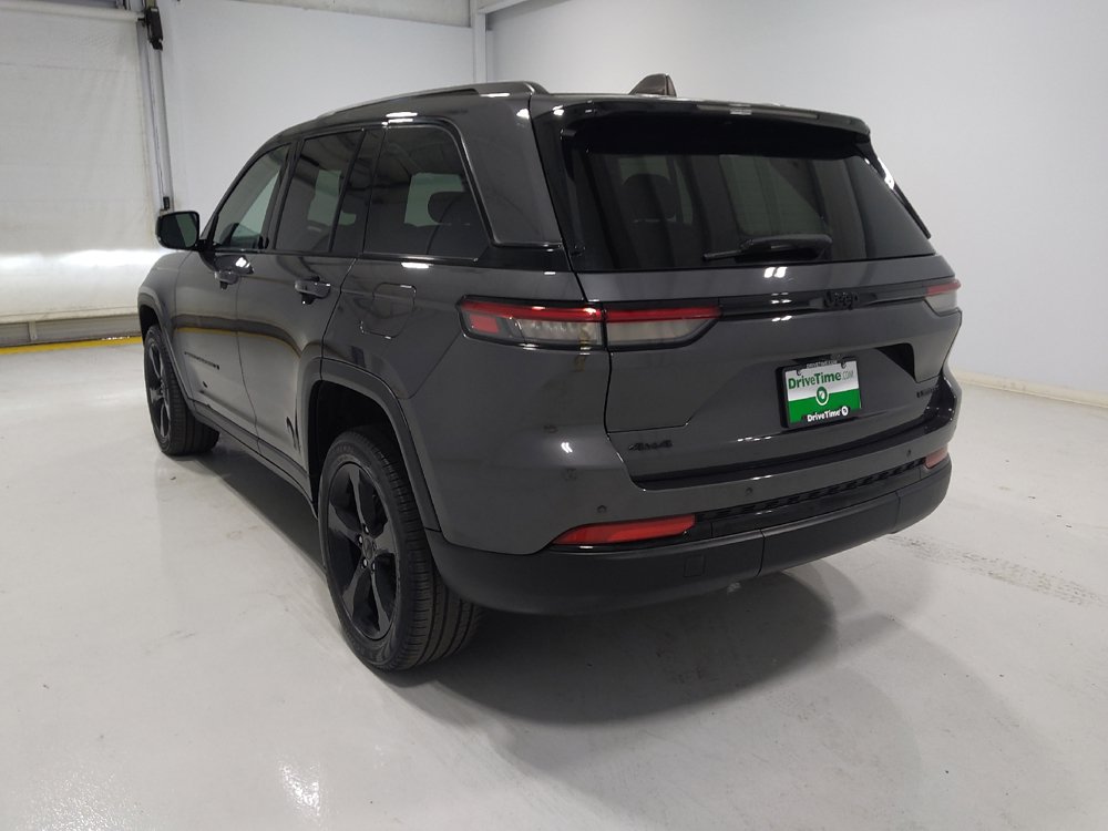 Used 2023 Jeep Grand Cherokee Limited w/ Black Appearance Package AWD/4WD image 5