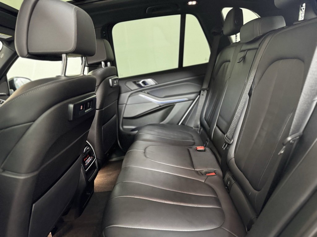 Used 2022 BMW X5 M50i w/ Premium Package image 24
