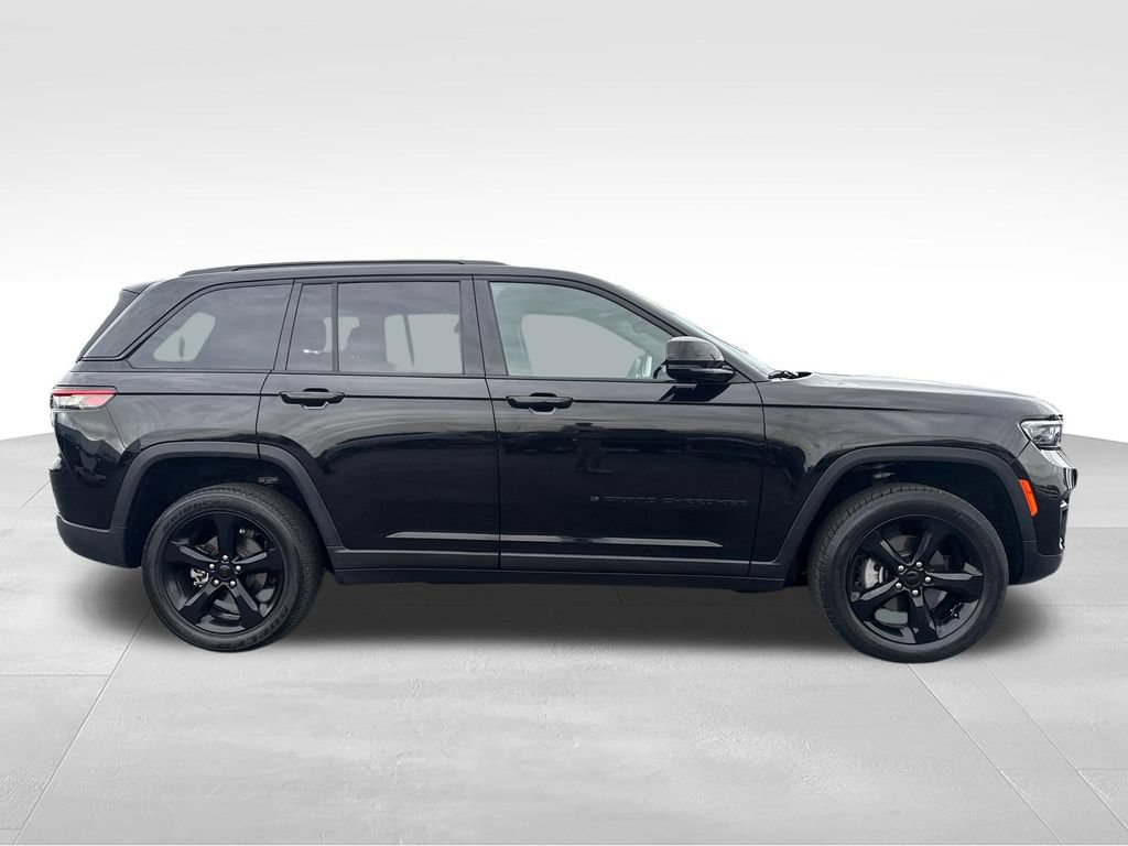 Used 2024 Jeep Grand Cherokee Altitude AWD/4WD image 15