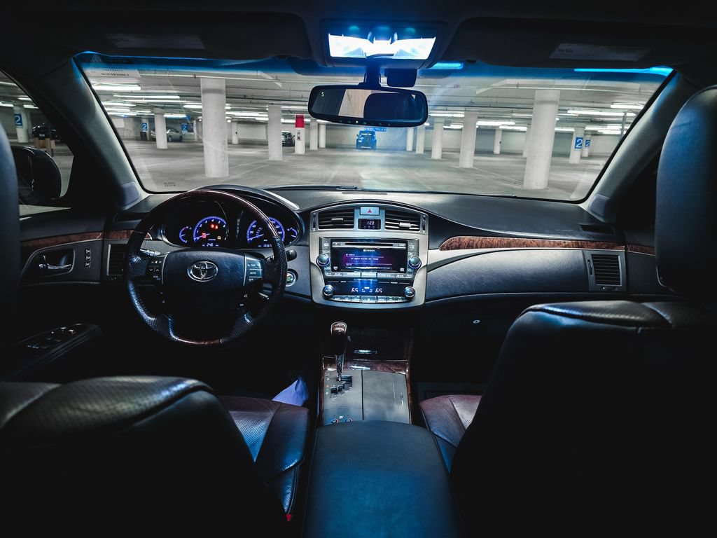 Used 2012 Toyota Avalon Limited FWD image 3