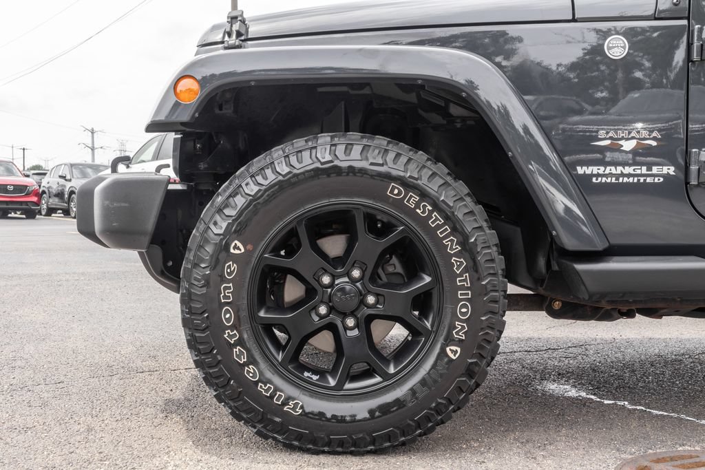 Used 2017 Jeep Wrangler Unlimited Sahara w/ Connectivity Group AWD/4WD image 36