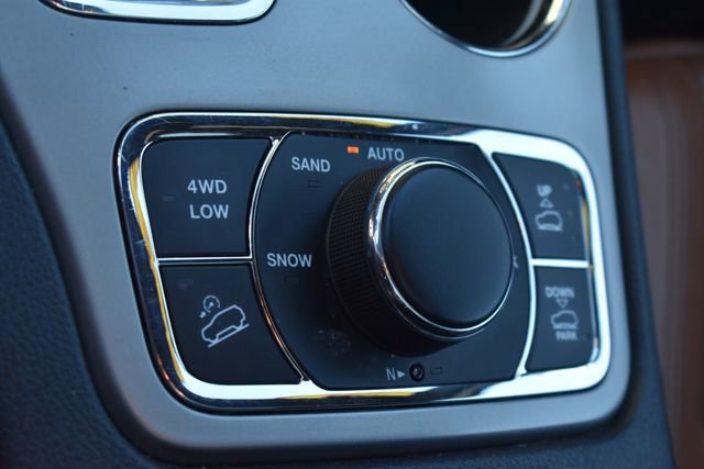 Used 2020 Jeep Grand Cherokee Overland AWD/4WD image 30
