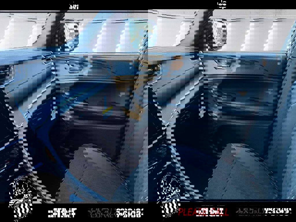 New 2025 Jeep Grand Cherokee Altitude image 10