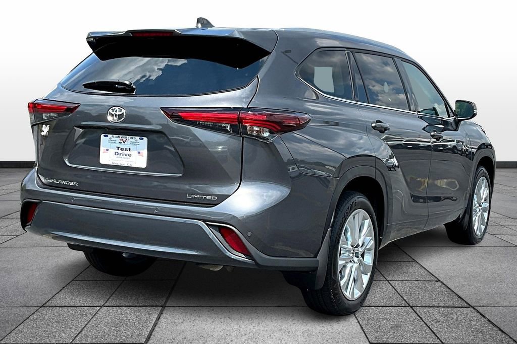 Used 2024 Toyota Highlander Limited image 13