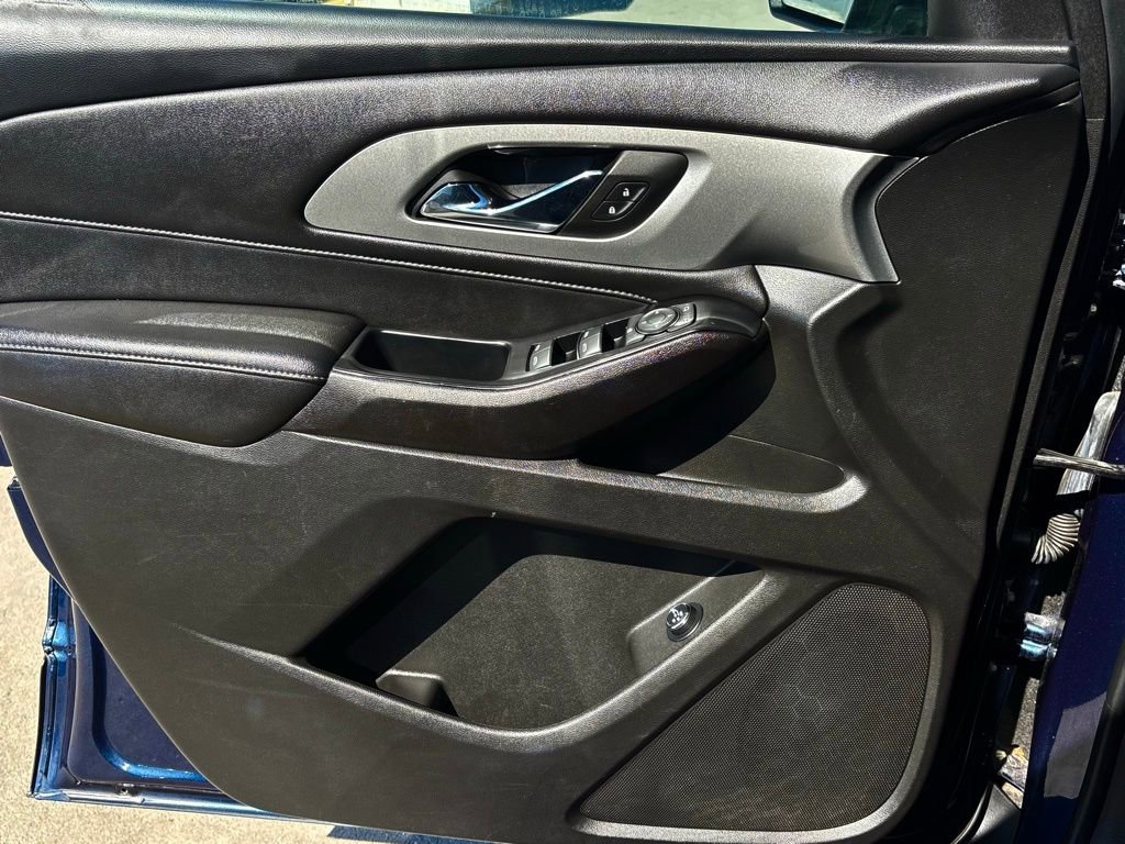 Used 2023 Chevrolet Traverse LT image 13