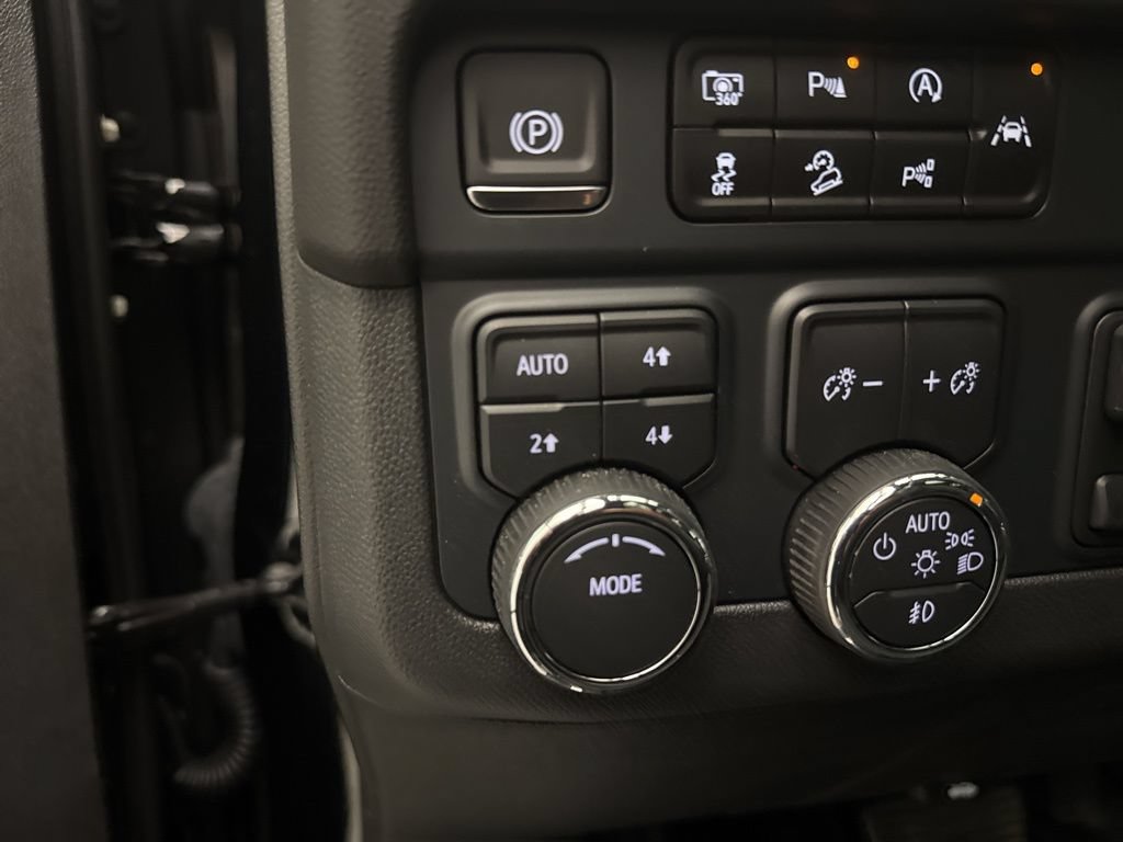 Used 2025 Chevrolet Tahoe Premier AWD/4WD image 43