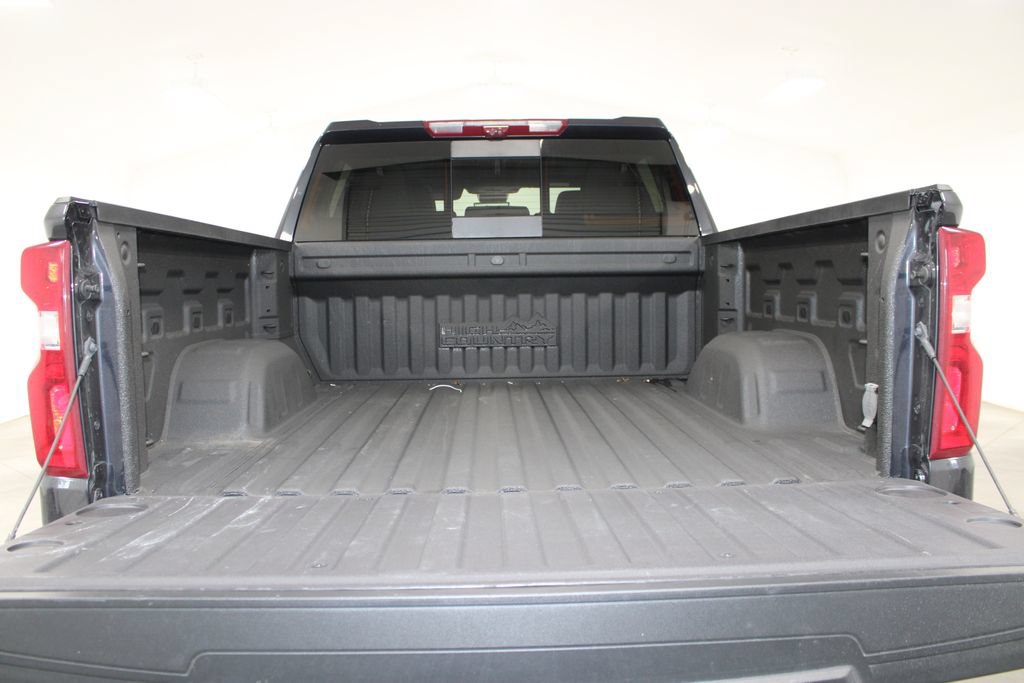 Used 2023 Chevrolet Silverado 1500 High Country w/ Technology Package AWD/4WD image 11