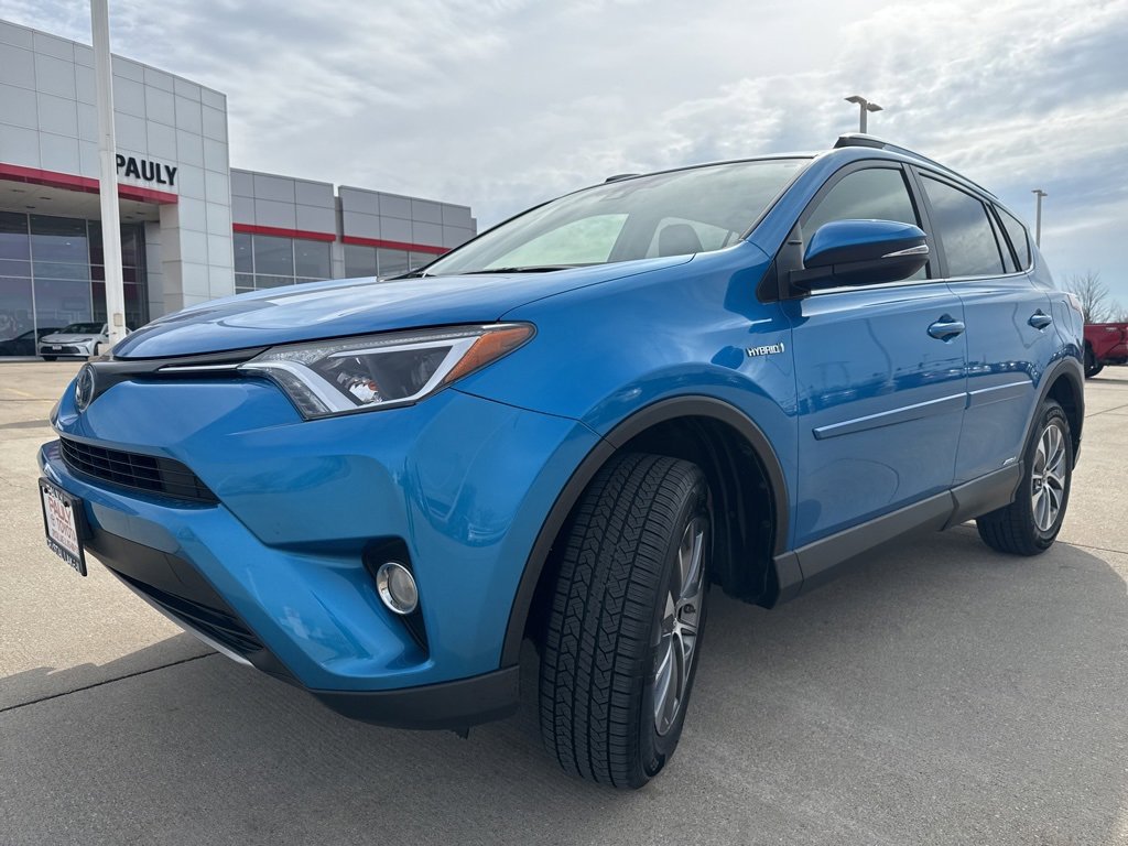 Used 2018 Toyota RAV4 XLE image 6