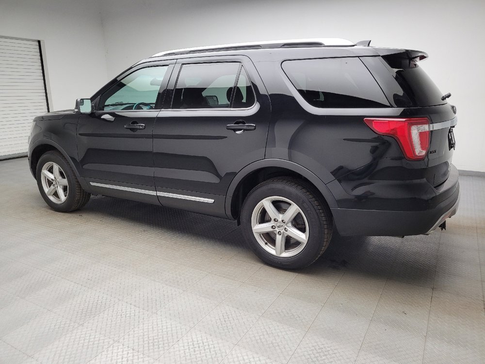 Used 2016 Ford Explorer XLT AWD/4WD image 3