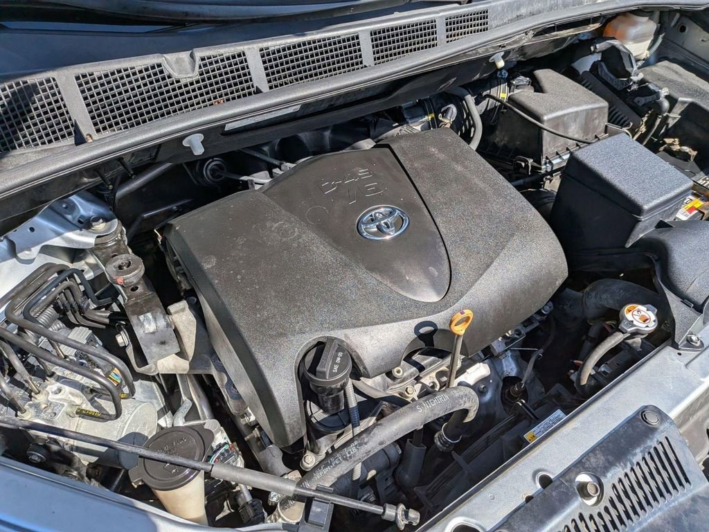 Used 2017 Toyota Sienna LE AWD/4WD image 30