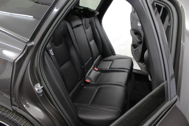 Used 2023 Volvo XC60 B5 Plus w/ Protection Package Premier AWD/4WD image 18