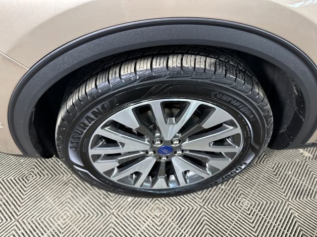 Used 2020 Ford Escape Titanium image 10