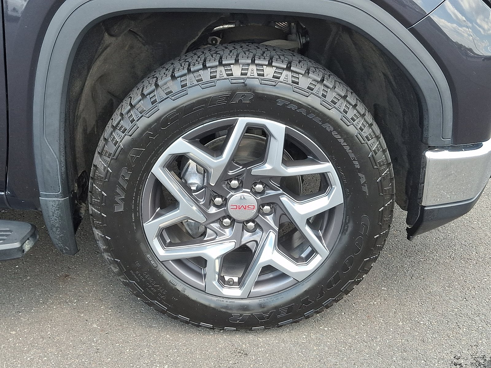 Used 2023 GMC Sierra 1500 SLT w/ SLT Premium Plus Package AWD/4WD image 8