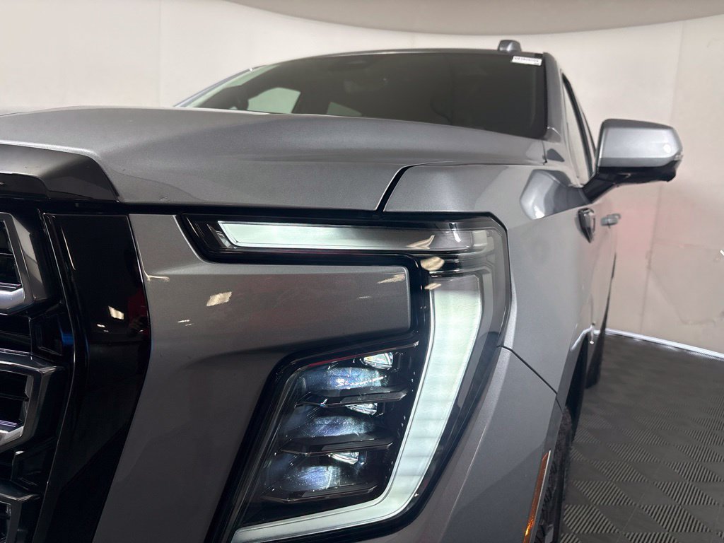 Used 2025 GMC Yukon AT4 w/ AT4 Premium Plus Package AWD/4WD image 9