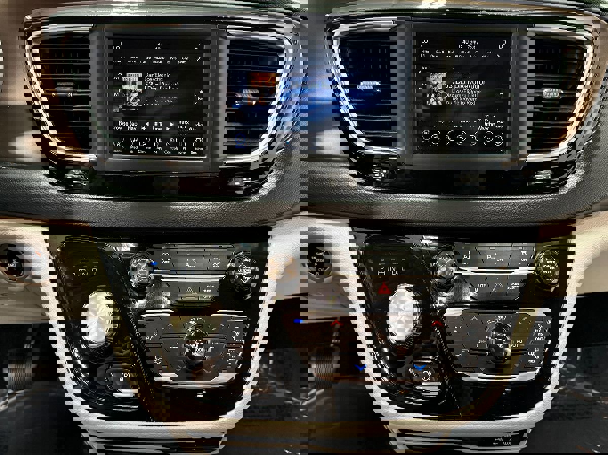 Used 2018 Chrysler Pacifica Touring-L image 20