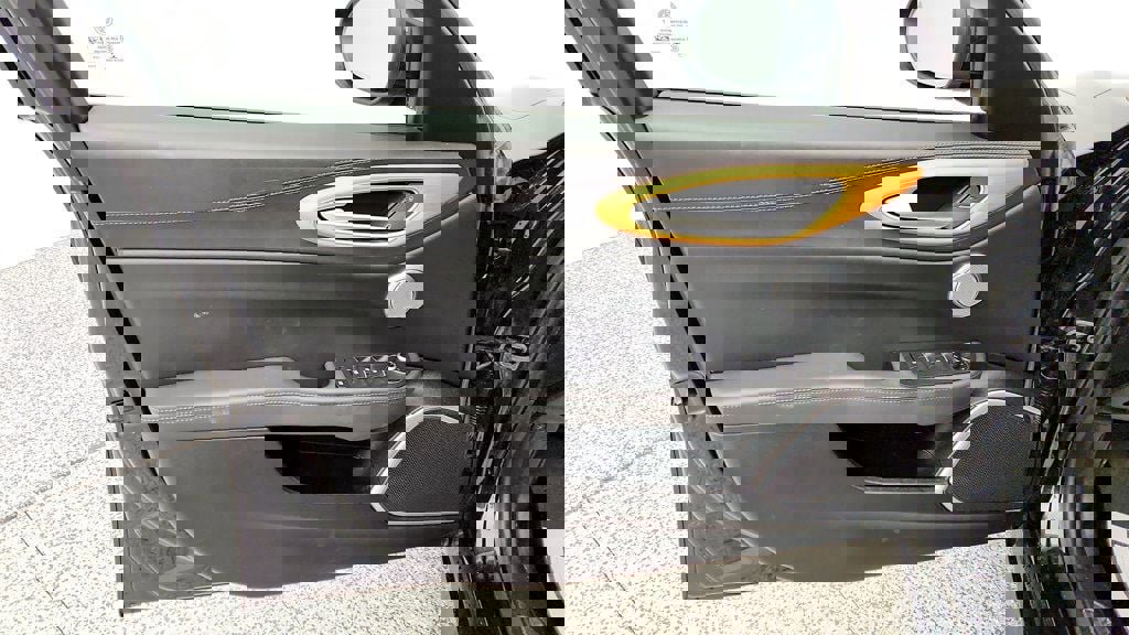 Used 2018 Alfa Romeo Giulia Ti w/ Quick Order Package 22X Lusso AWD/4WD image 11