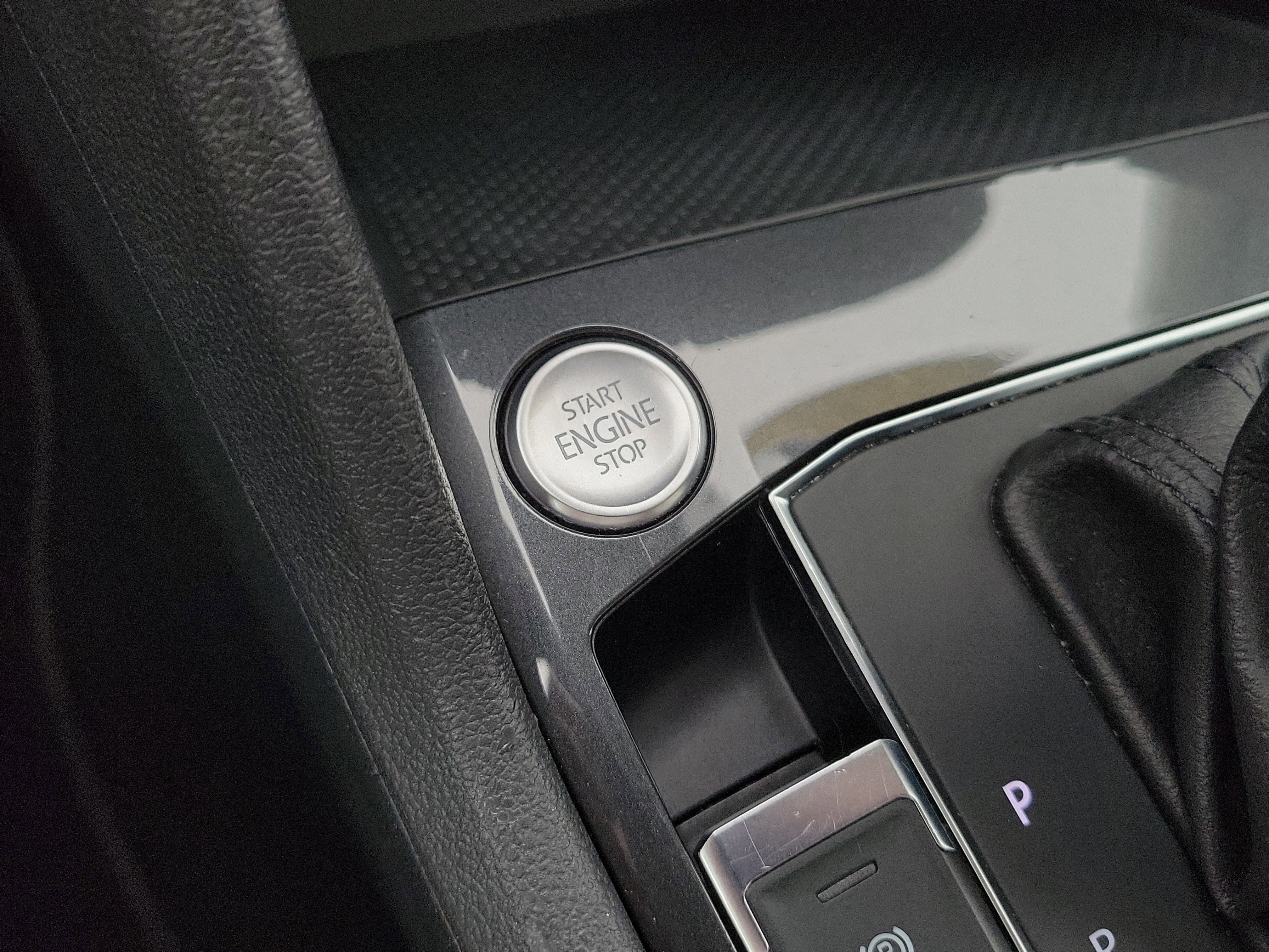 Used 2019 Volkswagen Tiguan SEL Premium image 38