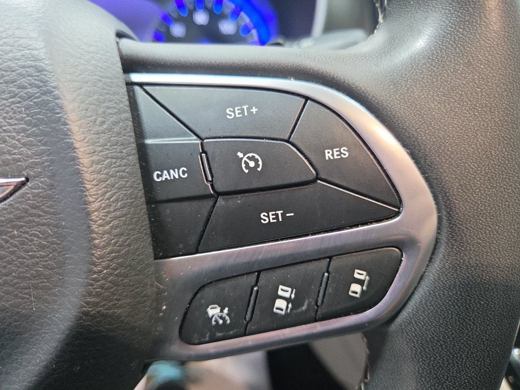 Used 2023 Chrysler Pacifica Touring-L FWD image 34
