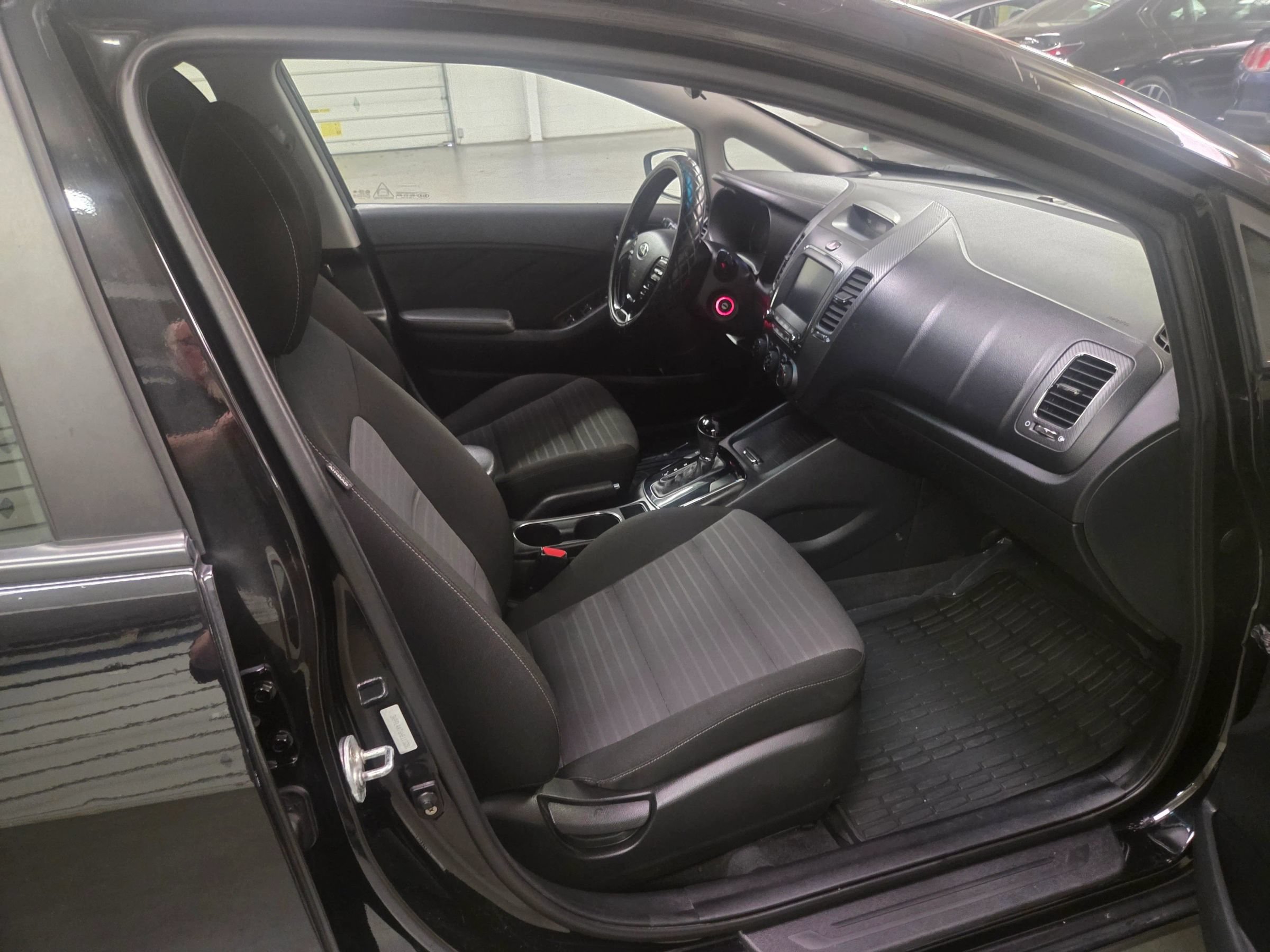 Used 2017 Kia Forte S FWD image 29