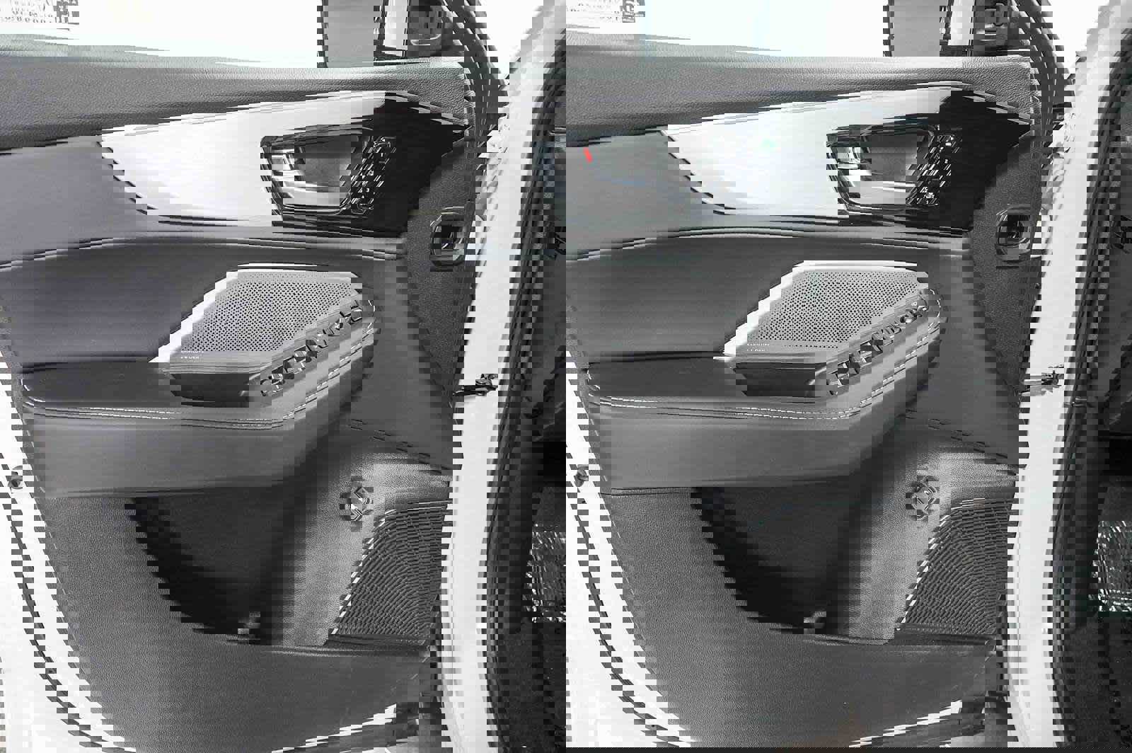 Used 2025 Acura MDX SH-AWD w/ Technology Package image 22