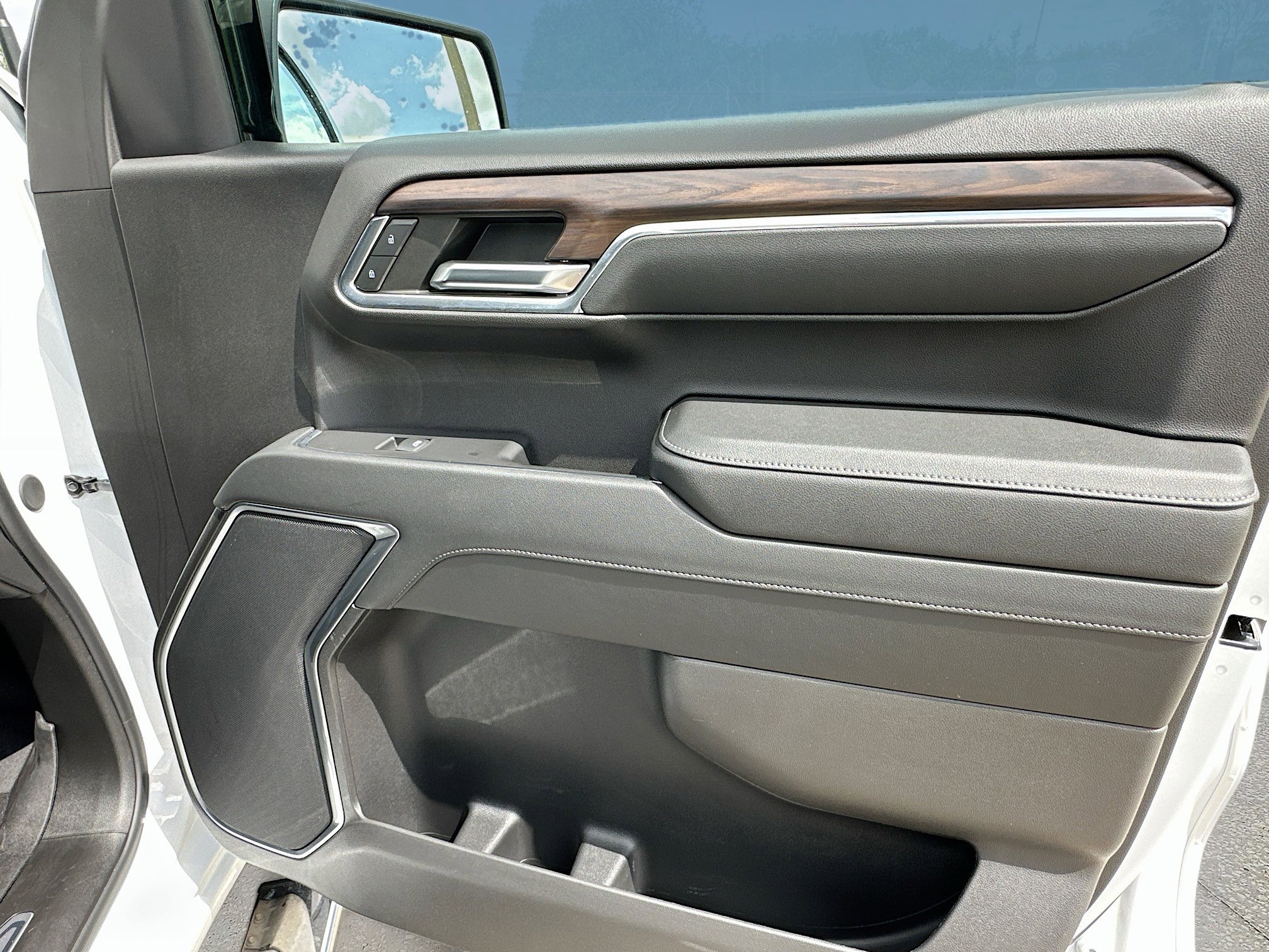 Used 2024 GMC Sierra 1500 SLT w/ X31 Off-Road Package image 32