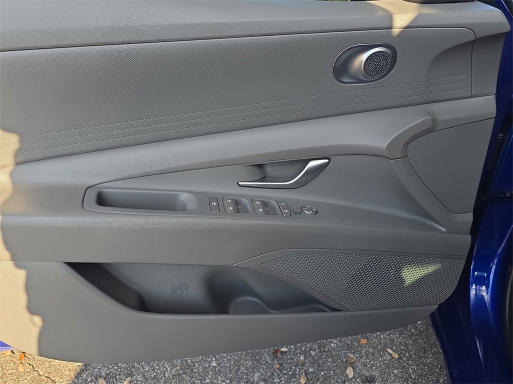 Used 2023 Hyundai Elantra SEL image 14