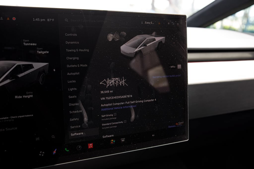 Used 2025 Tesla Cybertruck AWD Crew Cab image 33