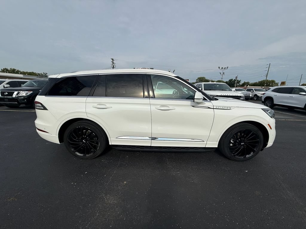 Used 2021 Lincoln Aviator Reserve w/ Equipment Group 208A AWD/4WD image 2