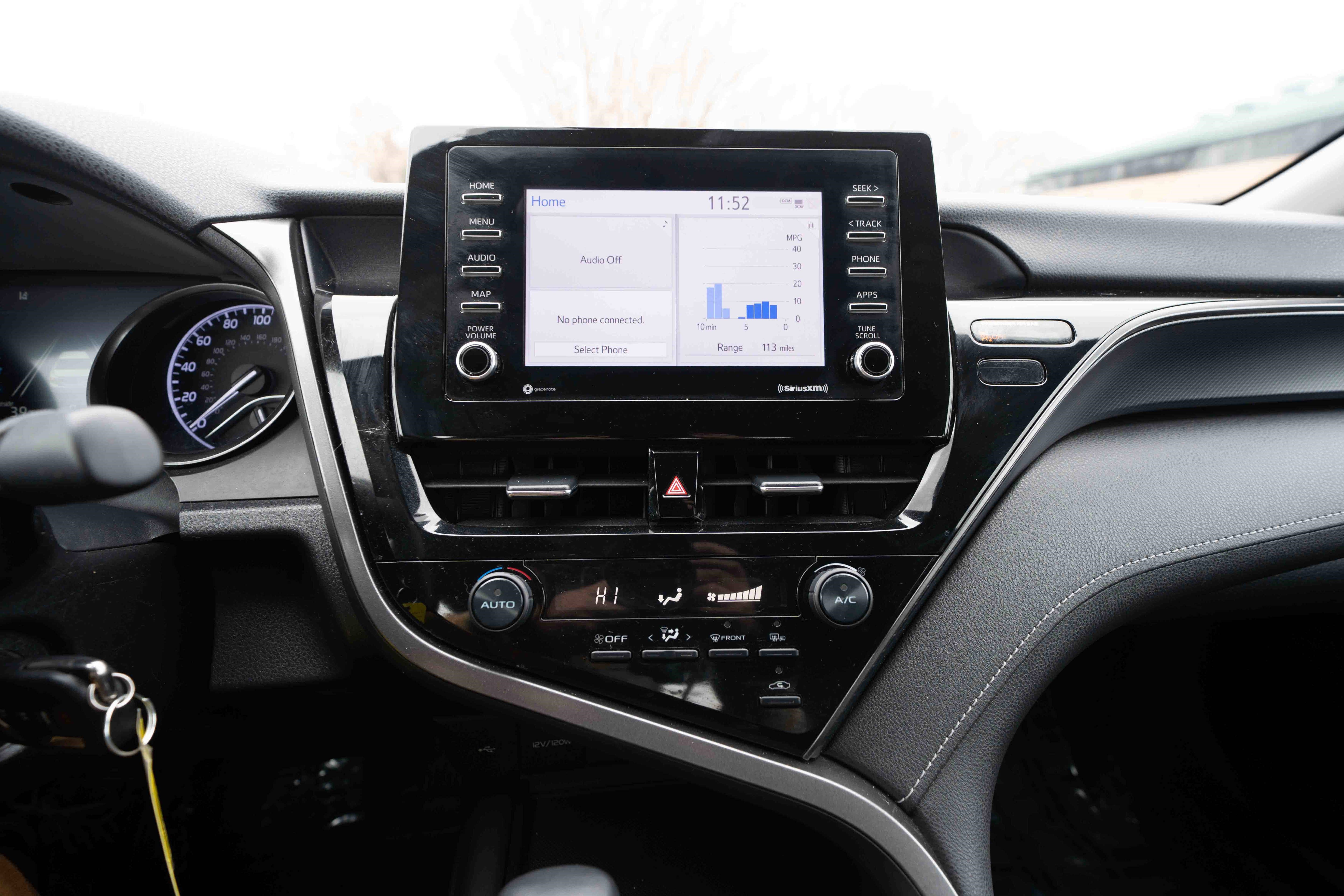 Used 2021 Toyota Camry SE w/ Cold Weather Package image 17