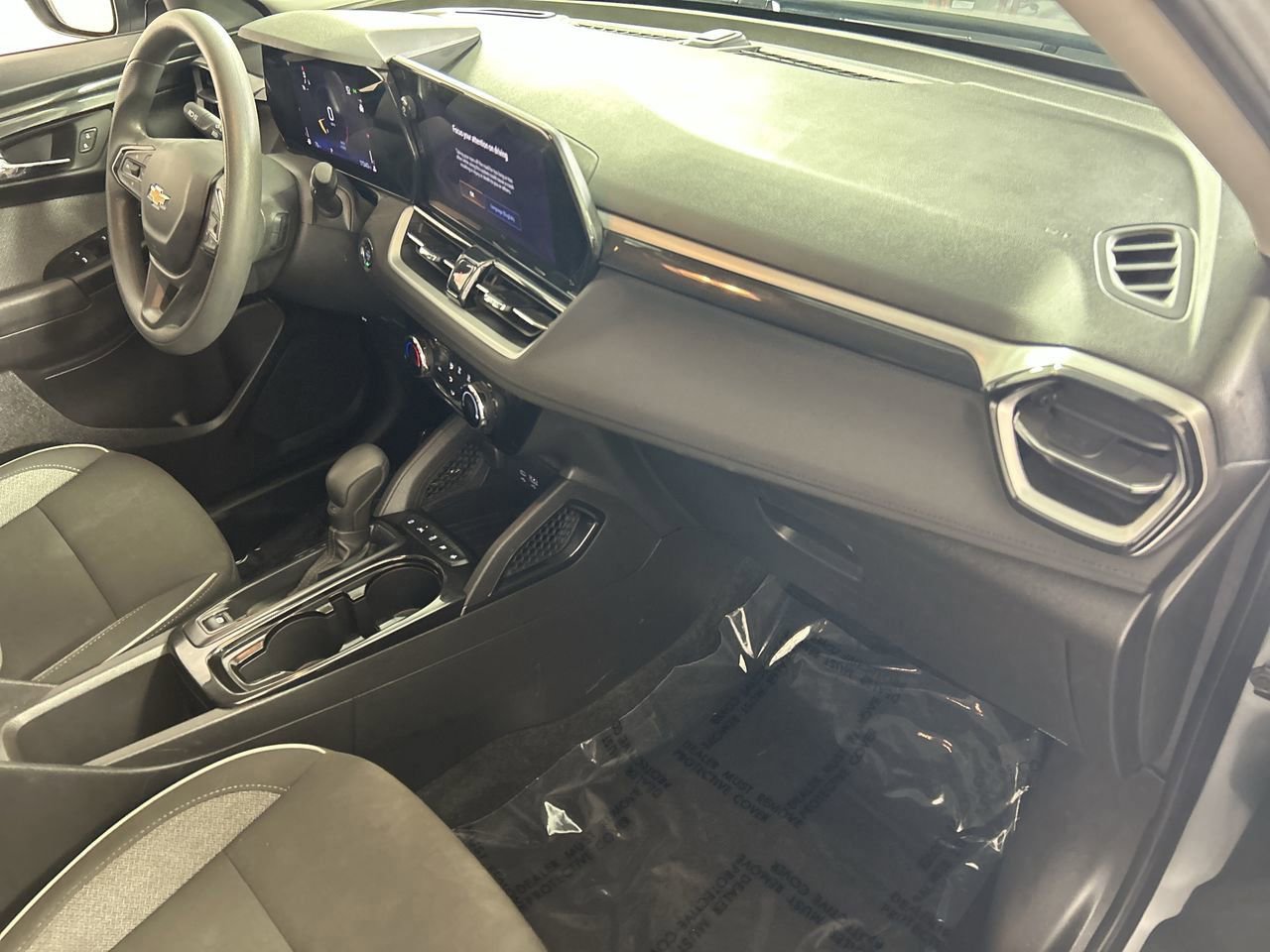 Used 2025 Chevrolet TrailBlazer LT FWD image 26