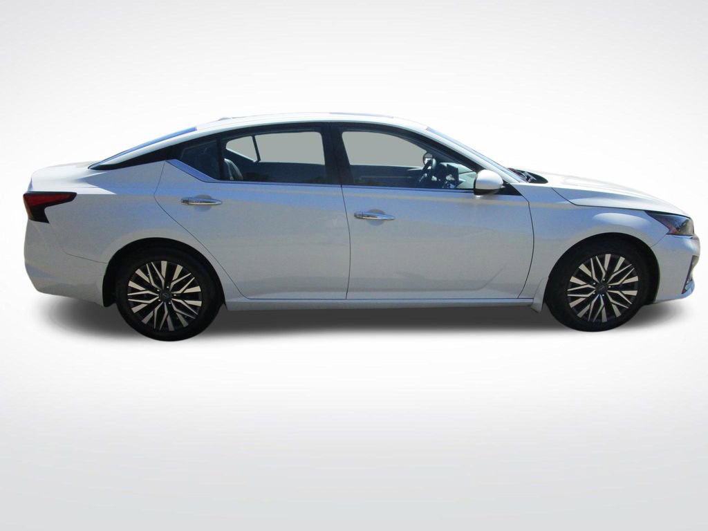 Used 2023 Nissan Altima 2.5 SV w/ SV Premium Package image 7
