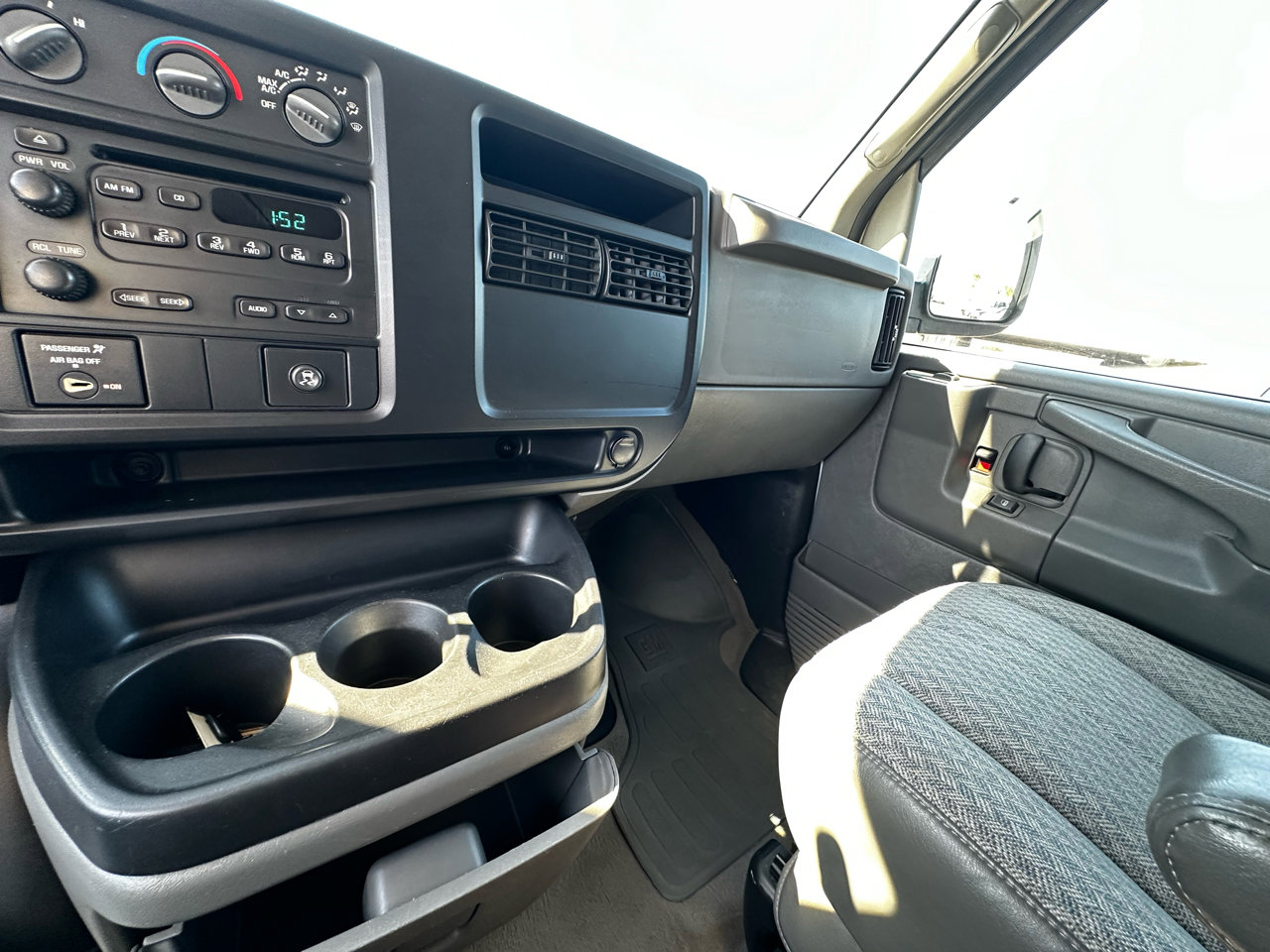 Used 2006 Chevrolet Express 3500 Passenger w/ LT Preferred Equipment Group image 28