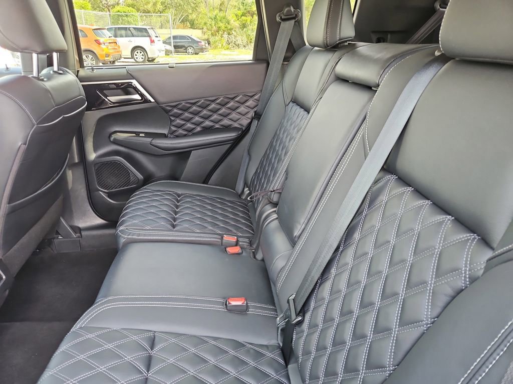 Used 2024 Mitsubishi Outlander SEL image 13