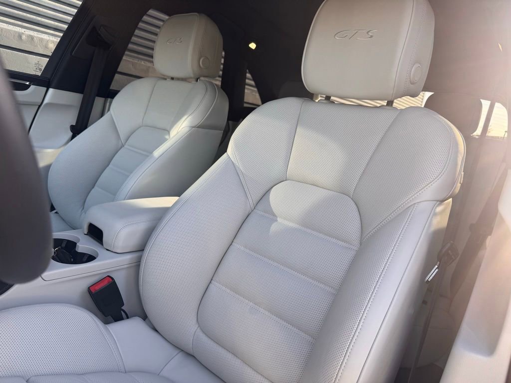 Certified 2026 Porsche Macan GTS image 5
