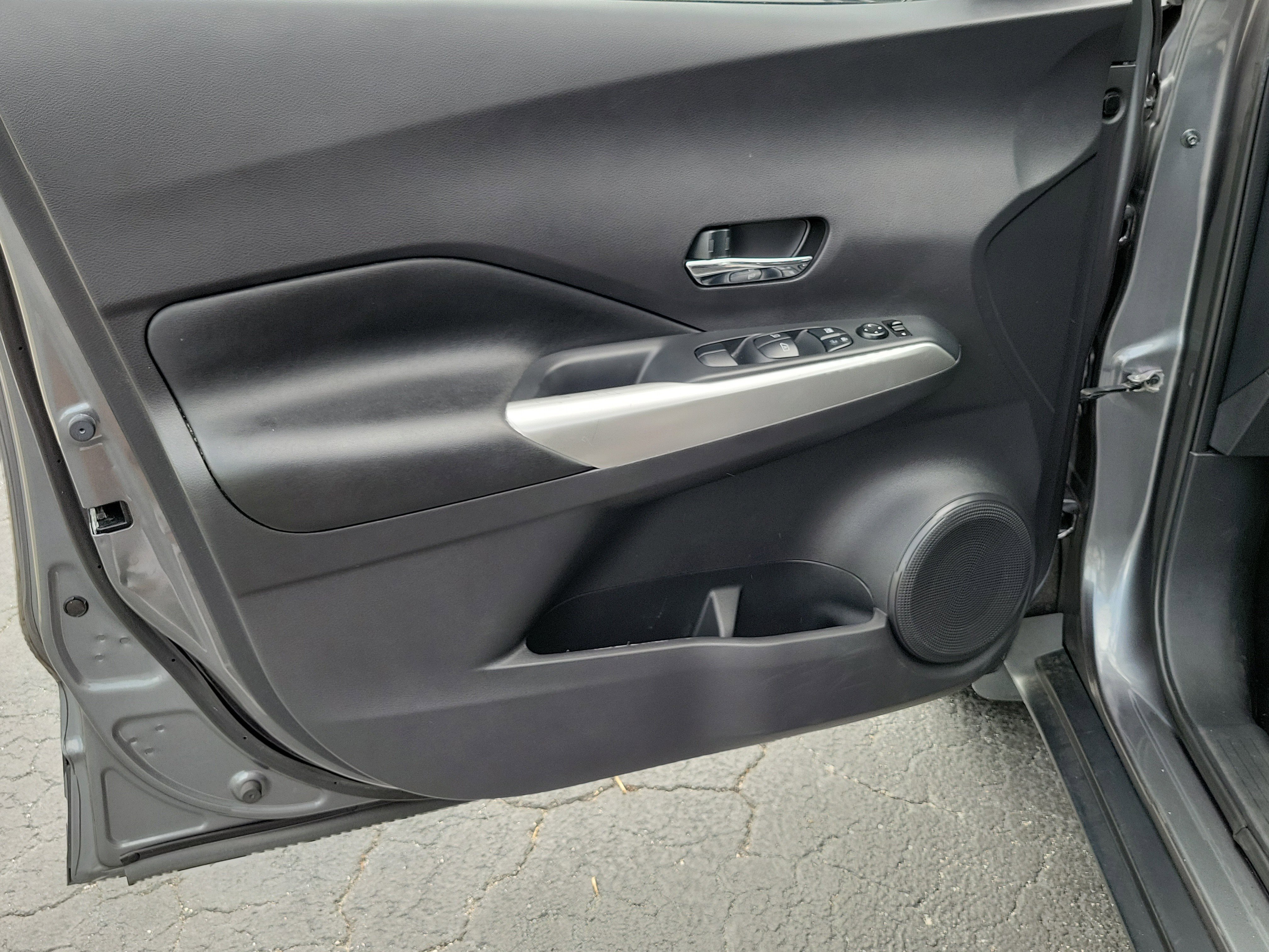 Used 2020 Nissan Kicks SR w/ SR Premium Package FWD image 17