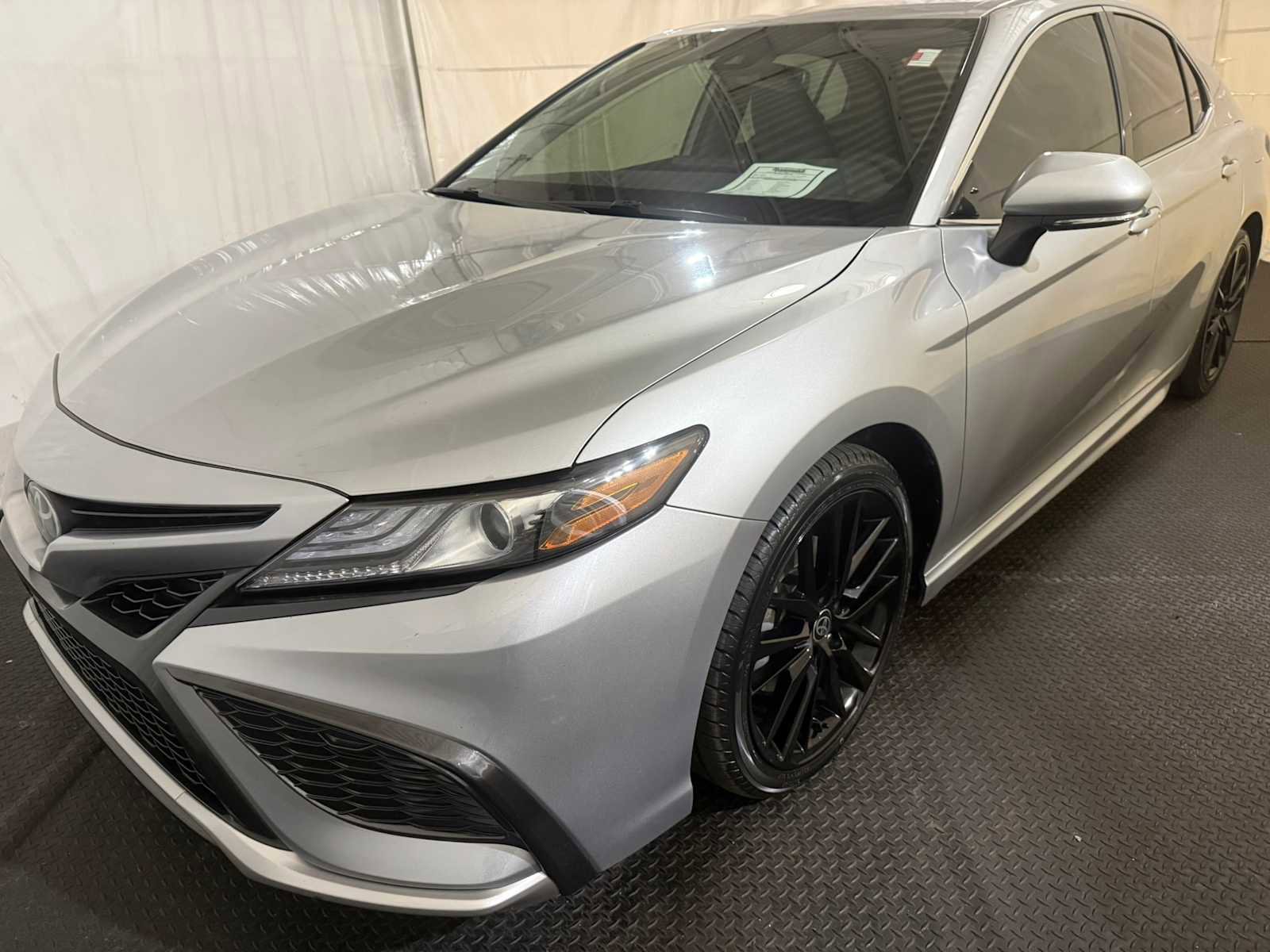 Used 2022 Toyota Camry XSE FWD image 6