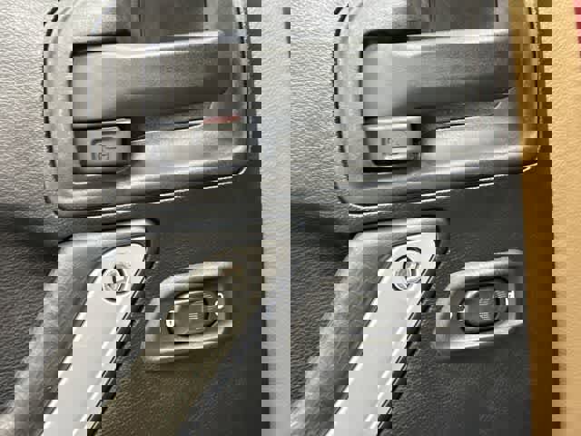 Used 2011 Jeep Wrangler Unlimited Rubicon w/ Connectivity Group image 20