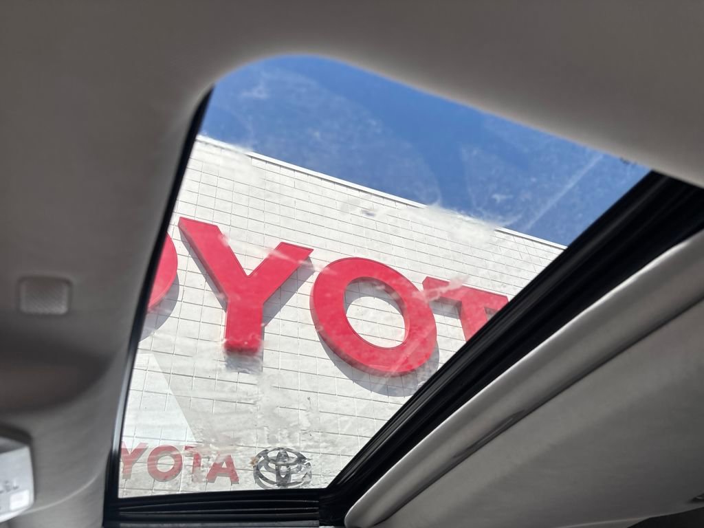 Used 2021 Toyota Highlander XLE image 17