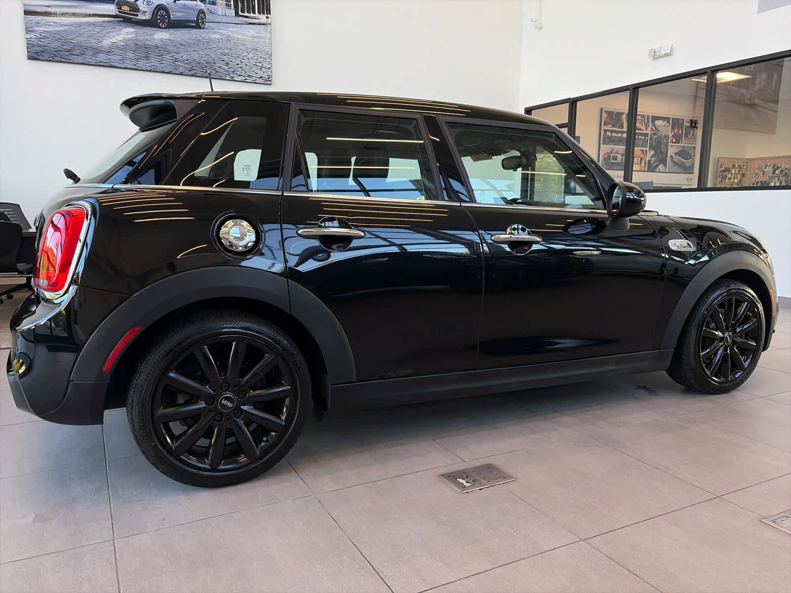 Used 2018 MINI Cooper S FWD image 4