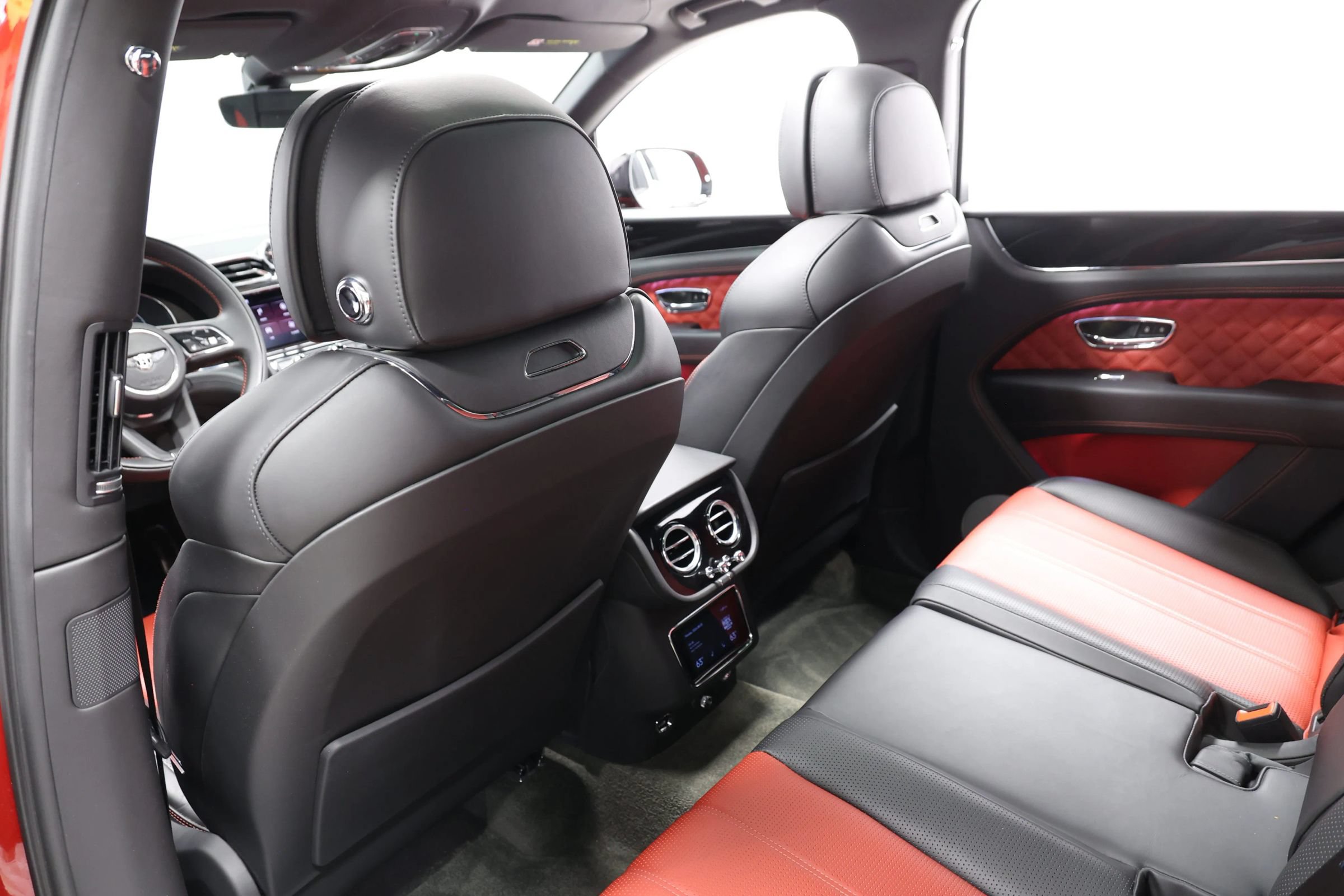 Used 2022 Bentley Bentayga AWD/4WD image 70