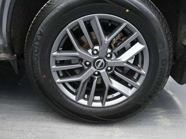 Used 2023 Nissan Rogue S image 17