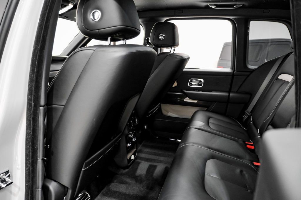 Used 2023 Rolls-Royce Cullinan Black Badge w/ Driver's Package image 47