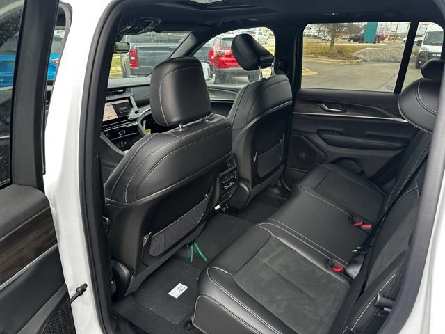 New 2026 Jeep Grand Cherokee Altitude AWD/4WD image 33
