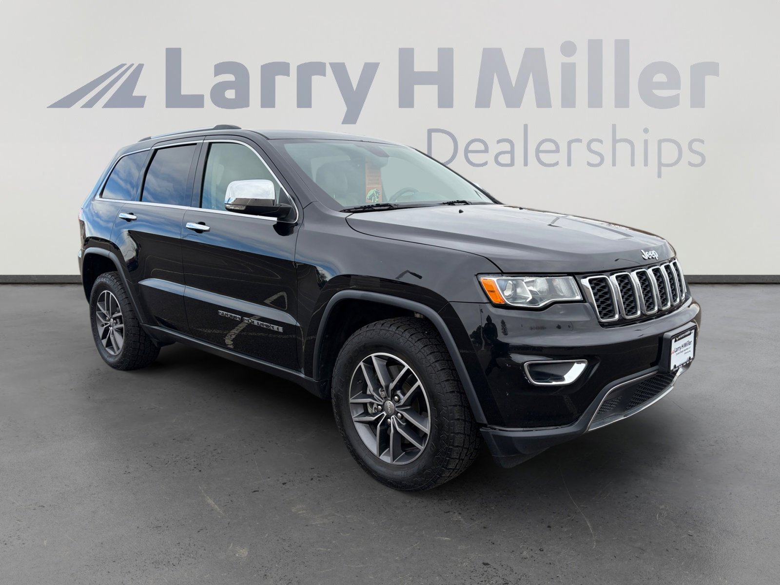 Used 2017 Jeep Grand Cherokee Limited w/ Trailer Tow Group IV image 8