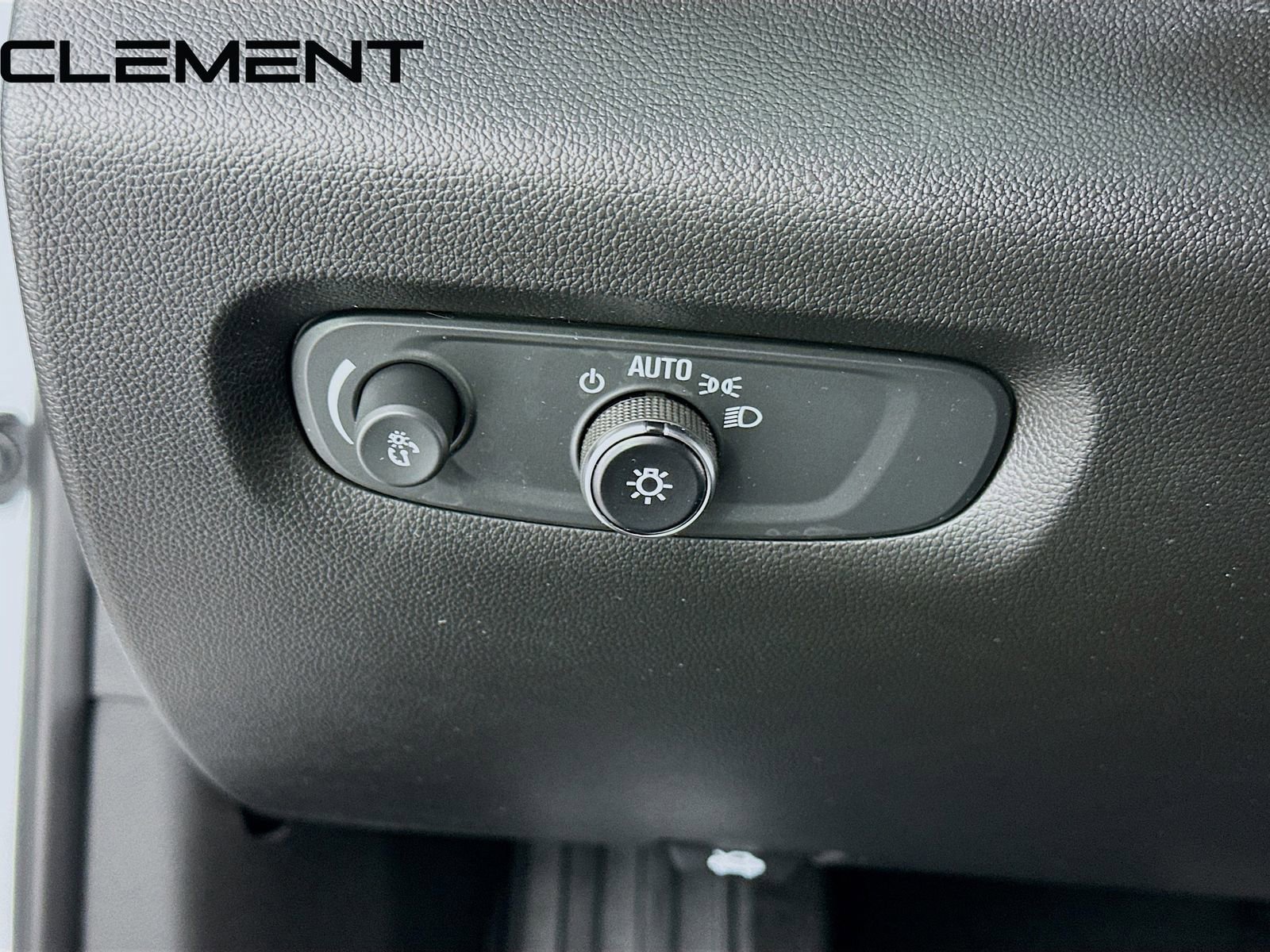 Used 2023 Chevrolet Traverse LT FWD image 13