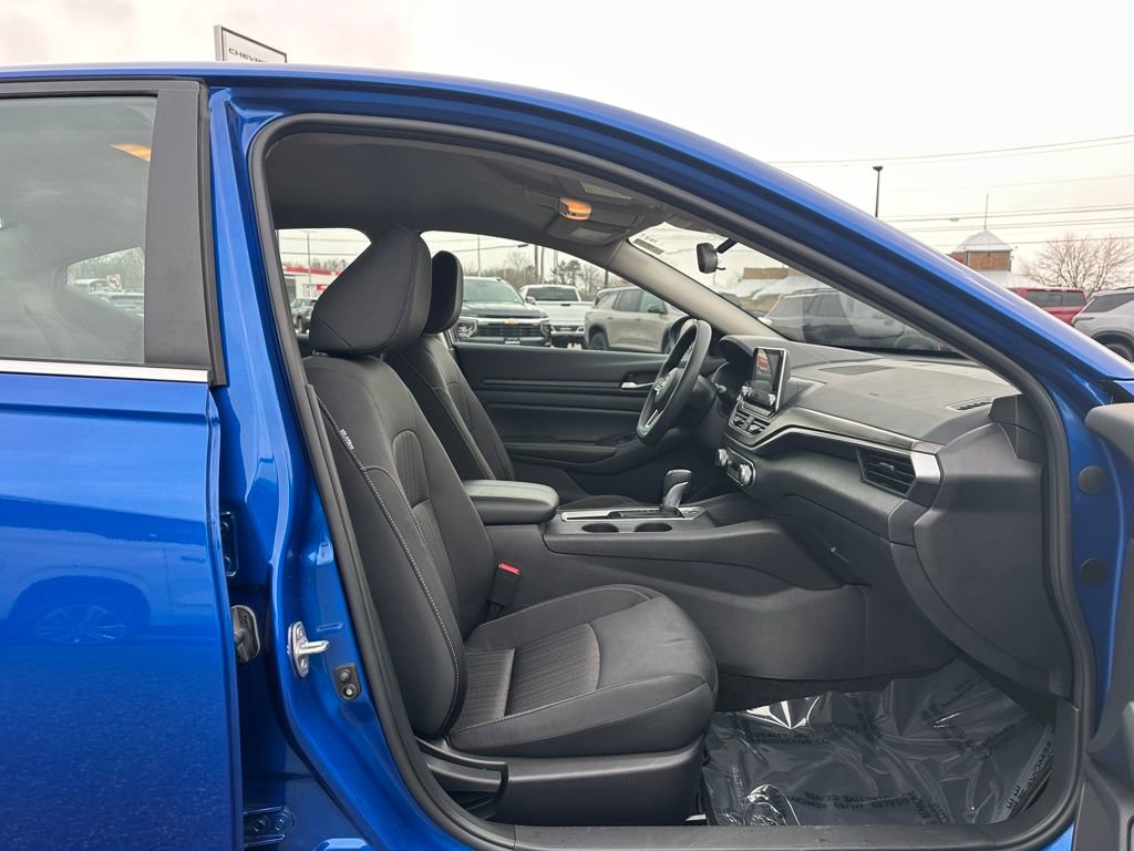 Used 2025 Nissan Altima 2.5 SV FWD image 16